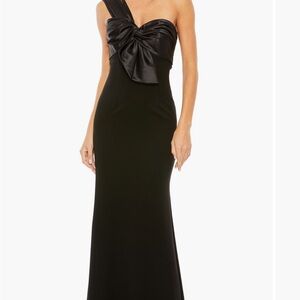 Mac Duggal Black One-Shoulder Gown with Bow